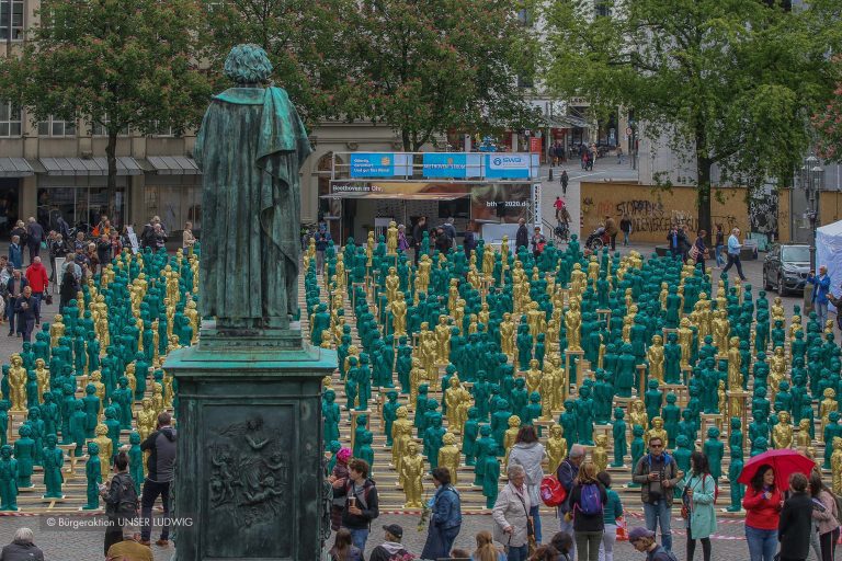 UNSER-LUDWIG_Installation-Münsterplatz