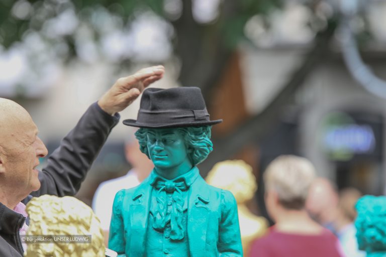 UNSER-LUDWIG_mit-Hut